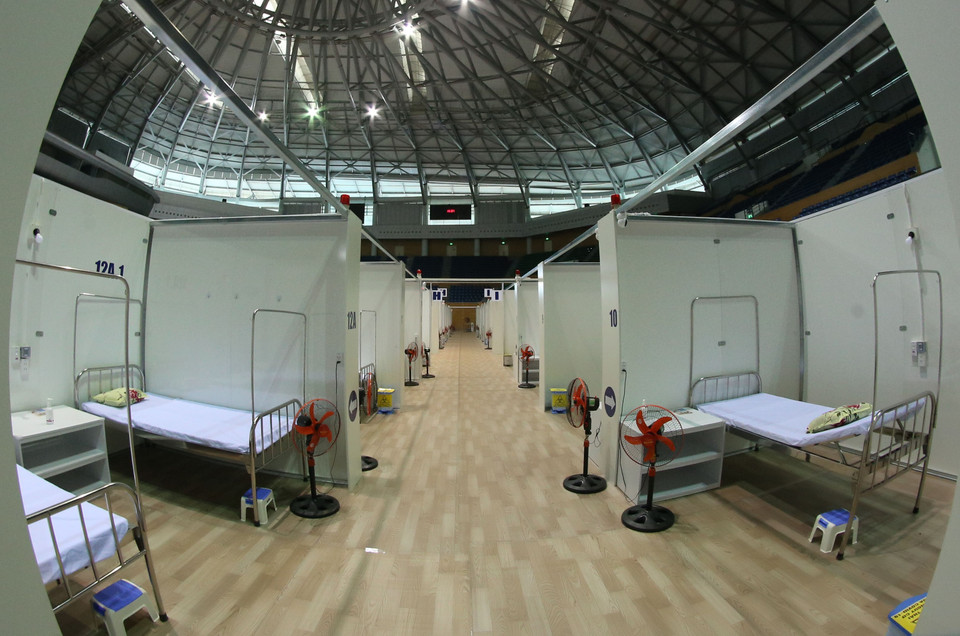 Bệnh viện được chia thành các phân khu để tiếp nhận và điều trị cho bệnh nhân.(Ảnh: Trần Lê Lâm/TTXVN)