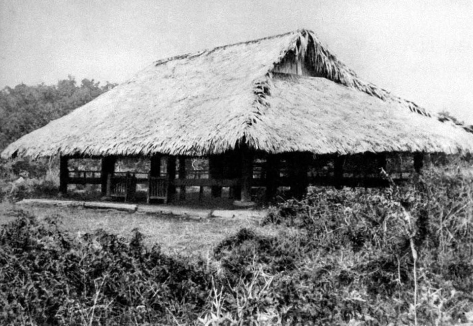 Đình Tân Trào, huyện Sơn Dương (Tuyên Quang), nơi diễn ra Đại hội Quốc dân do Việt Minh triệu tập, ngày 16/8/1945, thông qua “10 chính sách lớn của Việt Minh”; thông qua “Lệnh tổng khởi nghĩa”; quy định quốc kỳ, quốc ca; thành lập Ủy ban Dân tộc giải phóng Trung ương, tức Chính phủ Lâm thời do đồng chí Hồ Chí Minh làm Chủ tịch. (Ảnh: Tư liệu TTXVN)