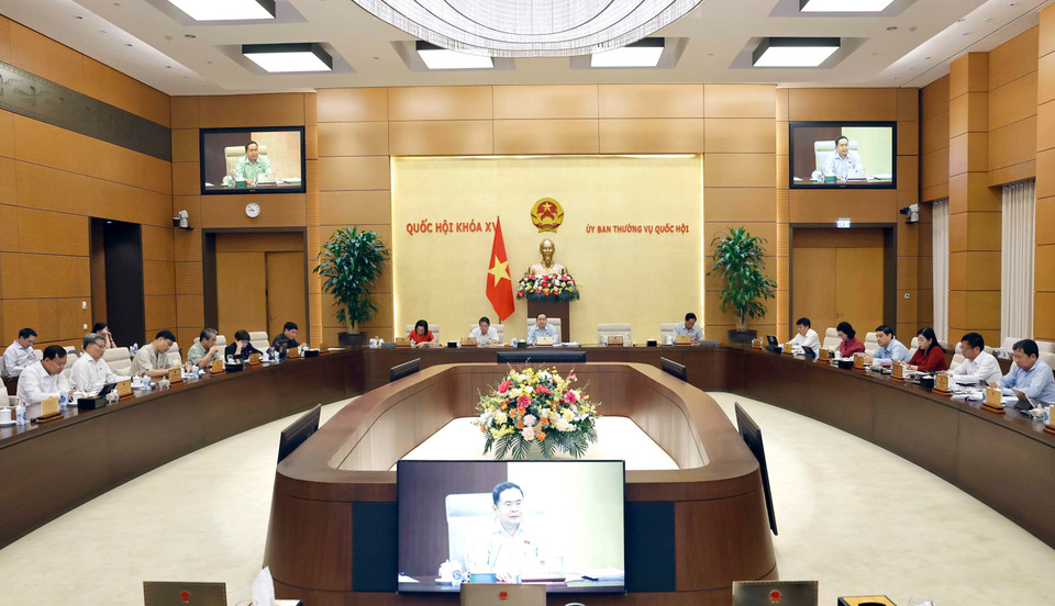 Ủy ban Thường vụ Quốc hội cho ý kiến về việc giải trình, tiếp thu, chỉnh lý 2 dự thảo Luật Phòng cháy, chữa cháy và cứu nạn, cứu hộ và Luật Thuế giá trị gia tăng (sửa đổi). (Ảnh: Doãn Tấn/TTXVN)