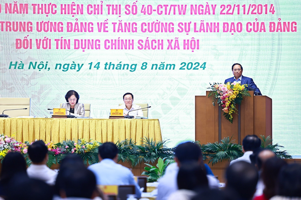 Thủ tướng Phạm Minh Chính phát biểu kết luận Hội nghị Tổng kết 10 năm thực hiện Chỉ thị số 40-CT/TW về tín dụng chính sách xã hội. (Ảnh: Dương Giang/TTXVN)