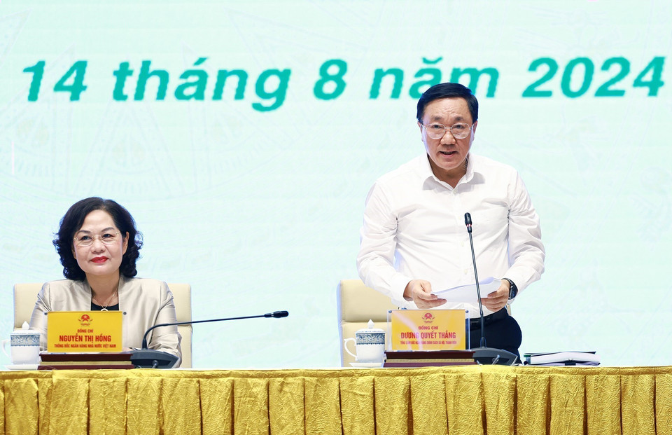 Tổng Giám đốc Ngân hàng Chính sách xã hội Dương Quyết Thắng báo cáo tại Hội nghị. (Ảnh: Dương Giang/TTXVN)