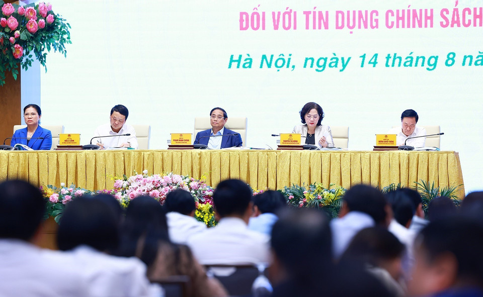Thủ tướng Phạm Minh Chính chủ trì Hội nghị Tổng kết 10 năm thực hiện Chỉ thị số 40-CT/TW về tín dụng chính sách xã hội. (Ảnh: Dương Giang/TTXVN)