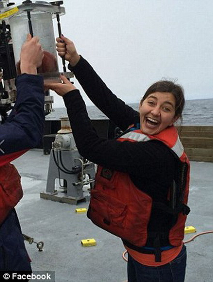 Các nhà nghiên cứu đang xem xét đặt tên khoa học là Opisthotheusis Adorabilis cho loài bạch tuộc này. (Nguồn: Daily Mail)