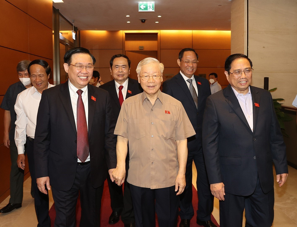 Hình ảnh Tổng Bí thư Nguyễn Phú Trọng, Chủ tịch nước Nguyễn Xuân Phúc, Thủ tướng Chính phủ Phạm Minh Chính, Chủ tịch Quốc hội Vương Đình Huệ đến dự phiên họp. (Ảnh: Trí Dũng/TTXVN)