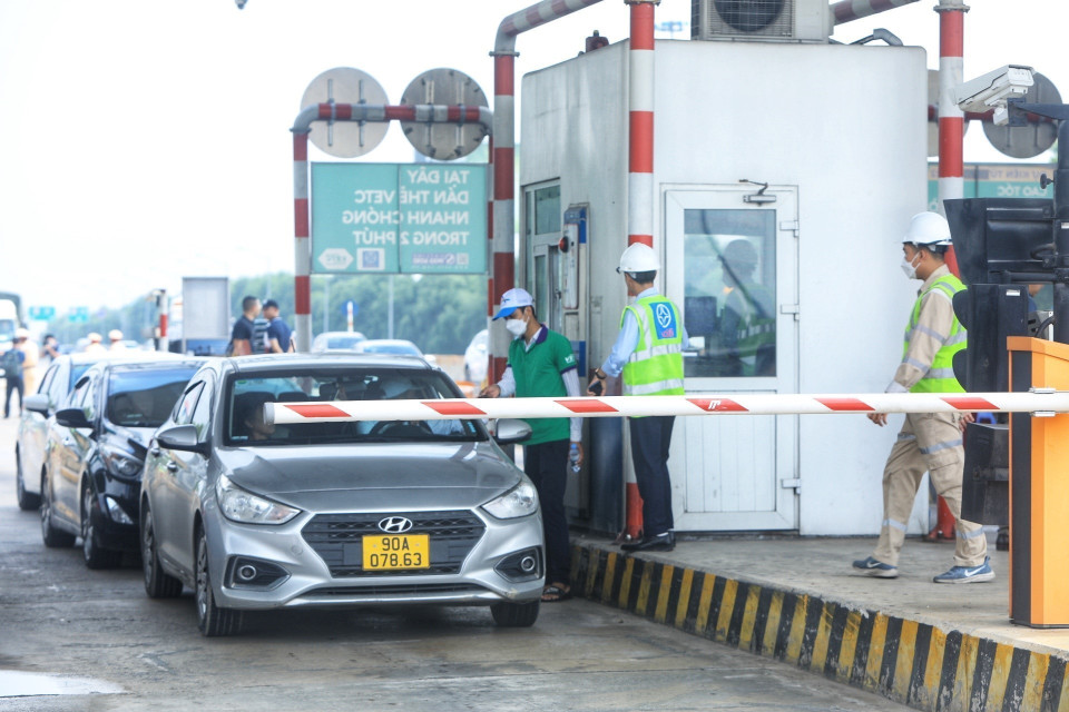 Theo quy định, phương tiện không đủ điều kiện đi vào cao tốc Hà Nội-Hải Phòng sẽ bị phạt tiền từ 1-2 triệu đồng và tước giấy phép lái xe từ 1-3 tháng. (Ảnh: Tuấn Anh/TTXVN)