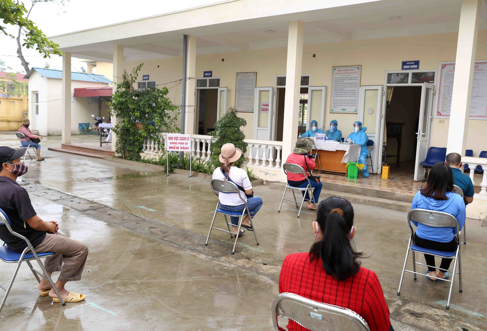 Các chợ đầu mối gồm chợ Ngã Tư Sở (quận Thanh Xuân), chợ Long Biên (Ba Đình), chợ đầu mối hoa quả Hoàng Mai, chợ đầu mối gia cầm Hà Vĩ (huyện Thường Tín) và một số chợ hải sản. (Ảnh: Vũ Sinh/TTXVN)