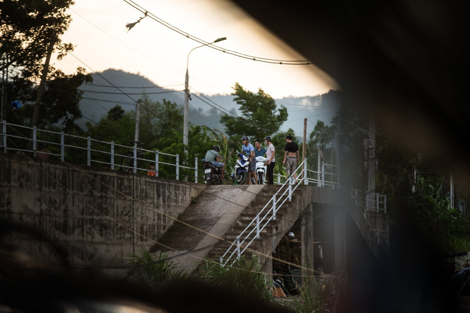 Lối xuống làng vạn chài thuộc tổ 14, phường Thịnh Lang, trên địa phận thành phố Hòa Bình. (Ảnh: Trọng Đạt/TTXVN)