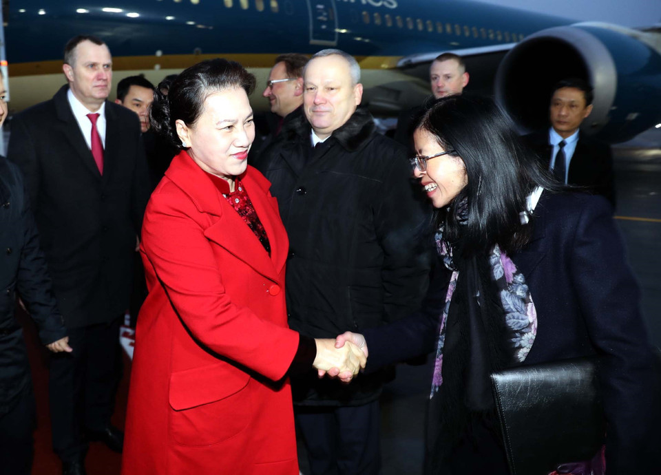 Quang cảnh lễ đón Chủ tịch Quốc hội Nguyễn Thị Kim Ngân tại sân bay quốc gia Minsk. (Ảnh: Trọng Đức/TTXVN)