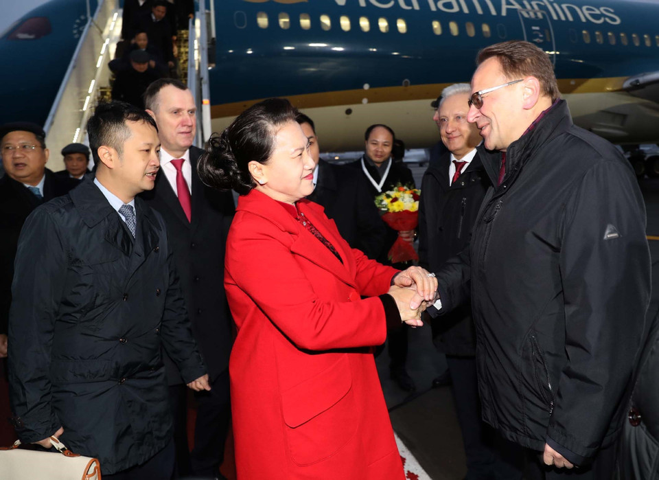 Quang cảnh lễ đón Chủ tịch Quốc hội Nguyễn Thị Kim Ngân tại sân bay quốc gia Minsk. (Ảnh: Trọng Đức/TTXVN)