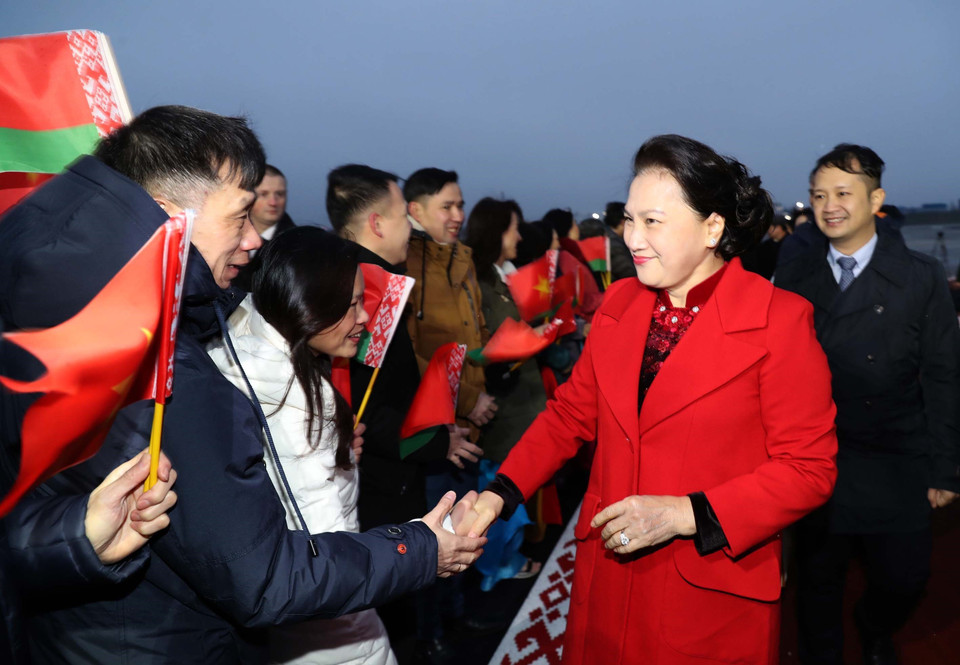 Quang cảnh lễ đón Chủ tịch Quốc hội Nguyễn Thị Kim Ngân tại sân bay quốc gia Minsk. (Ảnh: Trọng Đức/TTXVN)