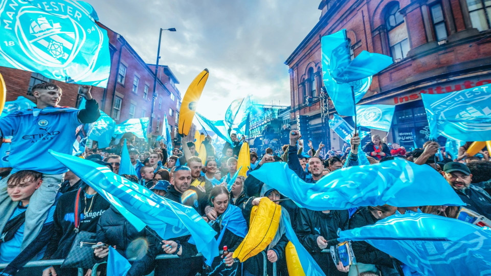 'Biển người" đã nhuộm xanh thành phố Manchester trong ngày Man City rước cúp. (Nguồn: Man City)