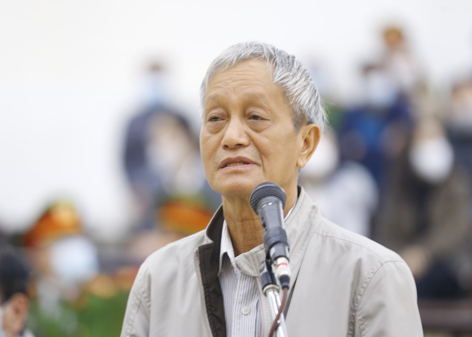 Bị cáo Lâm Nguyên Khôi (65 tuổi, cựu Phó Giám đốc Sở Kế hoạch và Đầu tư Thành phố Hồ Chí Minh) khai báo trước tòa. 