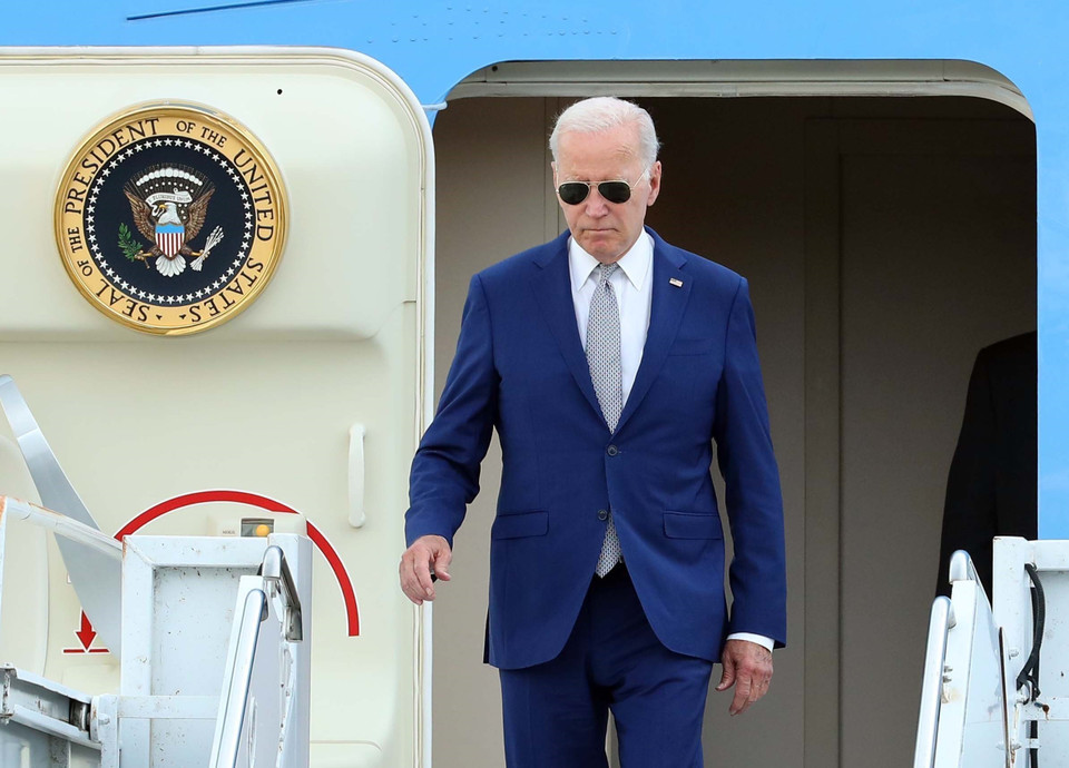 Tổng thống Hoa Kỳ Joe Biden tới Sân bay Quốc tế Nội Bài. (Ảnh: An Đăng/TTXVN)
