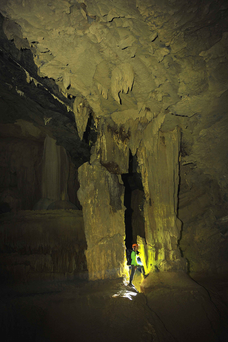 Hang Tiên được các nhà thám hiểm hang động Anh đến đây và ghi nhận nó là hệ thống tuyệt đẹp. (Ảnh: Minh Đức/TTXVN)