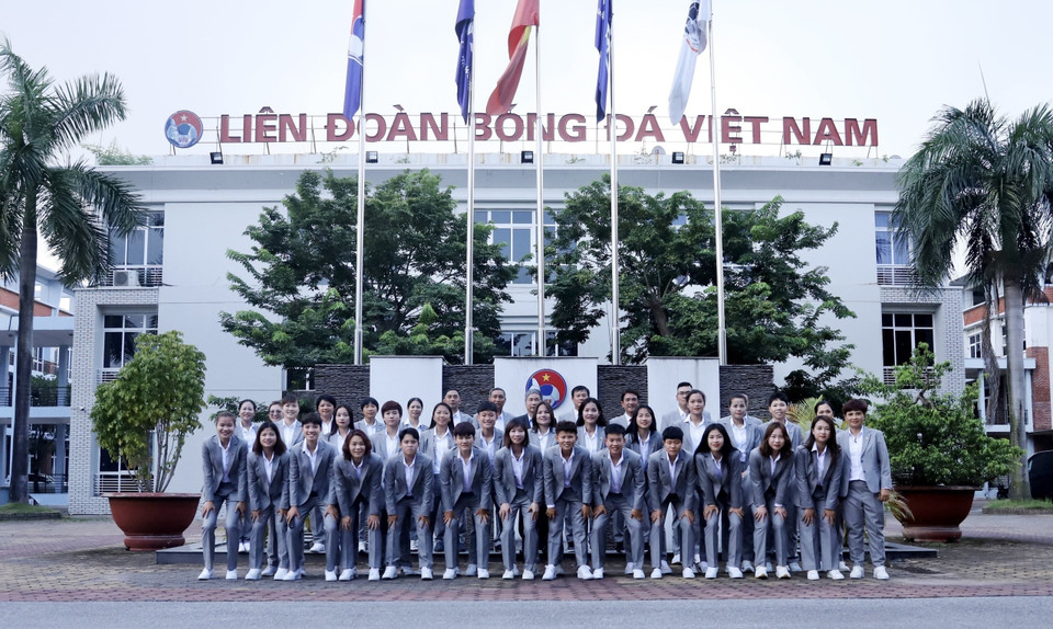 Thành viên Đội tuyển Bóng đá Nữ Quốc gia Việt Nam trước giờ xuất phát. (Nguồn: TTXVN)