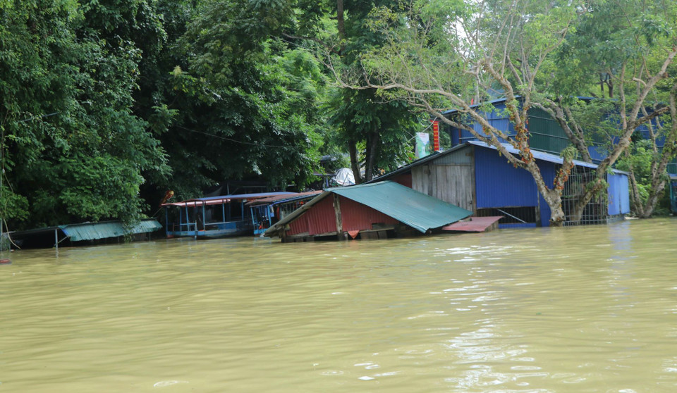 Nhiều nhà dân bị ngập, cô lập tại huyện Ba Bể. (Ảnh: Vũ Hoàng Giang/TTXVN)