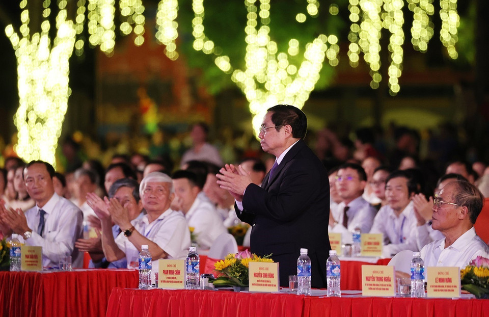 Thủ tướng Phạm Minh Chính dự Lễ kỷ niệm 65 năm Ngày Bác Hồ về thăm Hà Tĩnh. (Ảnh: Dương Giang/TTXVN)