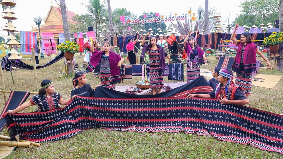 Tiết mục múa của dân tộc Tà Ôi. (Ảnh: Tuấn Đức/TTXVN)