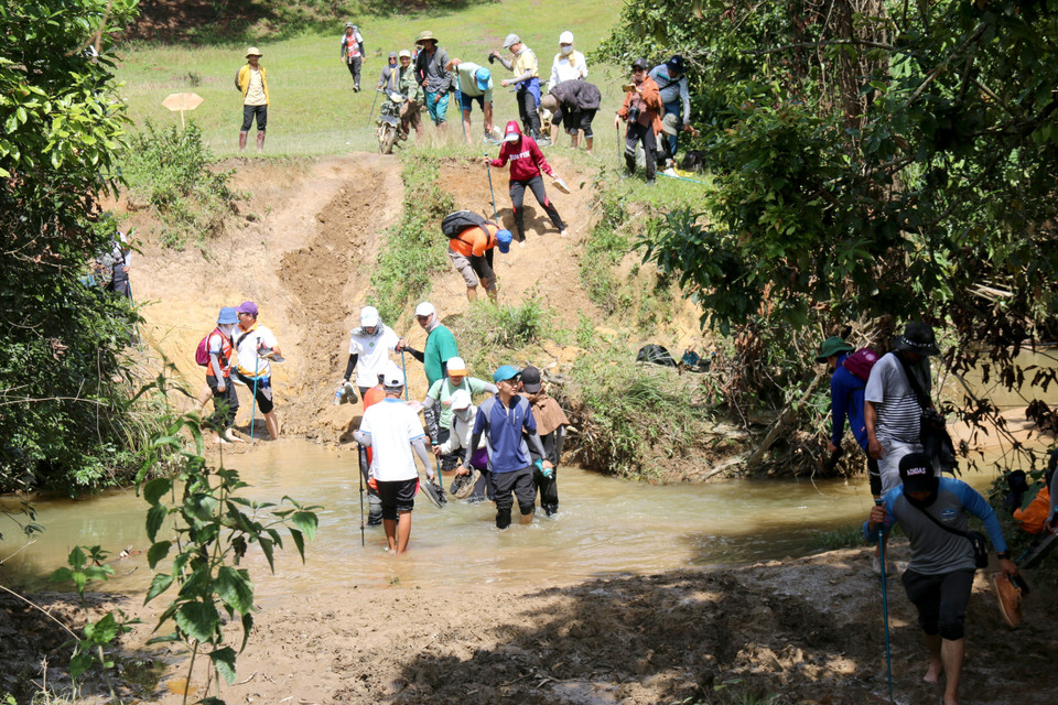 Cung đường trekking Tà Năng-Phan Dũng mạo hiểm với nhiều độ khó thu hút đông đảo giới trẻ khám phá. (Ảnh: Nguyễn Thanh/TTXVN)
