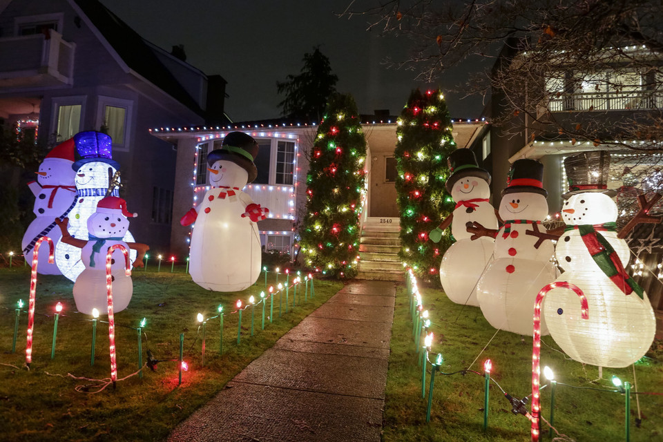 Ngôi nhà được trang hoàng đón Giáng sinh tại Vancouver, Canada, ngày 20/12/2019. (Ảnh: THX/TTXVN)