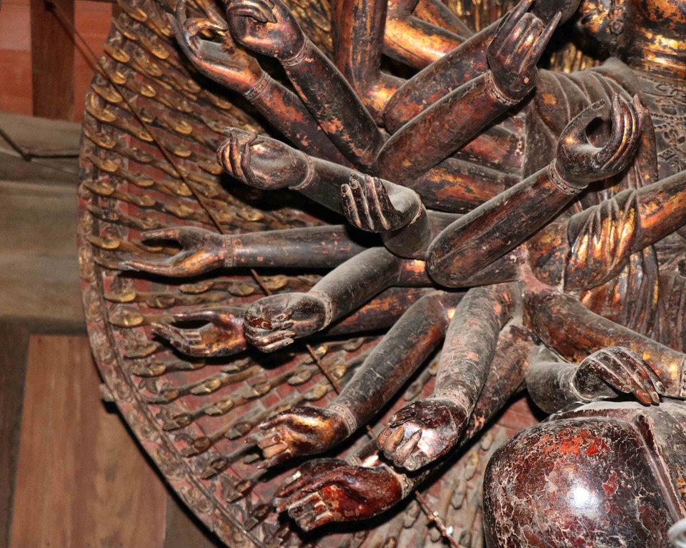 Tượng Quan Âm nghìn mắt nghìn tay được công nhận là Bảo vật quốc gia năm 2012. (Ảnh: Thanh Thương/TTXVN)