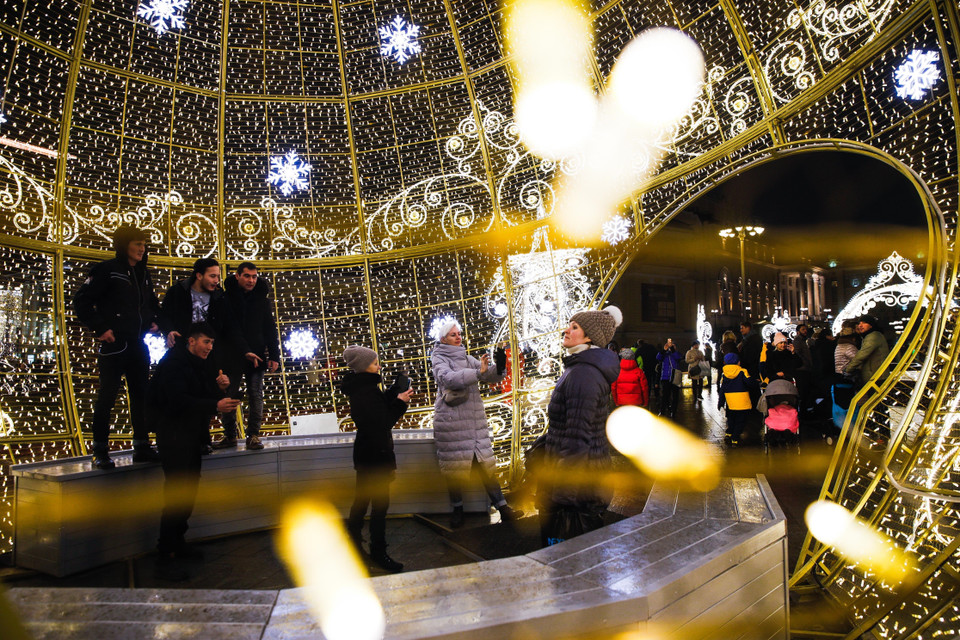 Khách tham quan tại lễ hội Hành trình tới Giáng sinh ở Moskva, Nga, ngày 22/12/2019. (Ảnh: THX/ TTXVN)