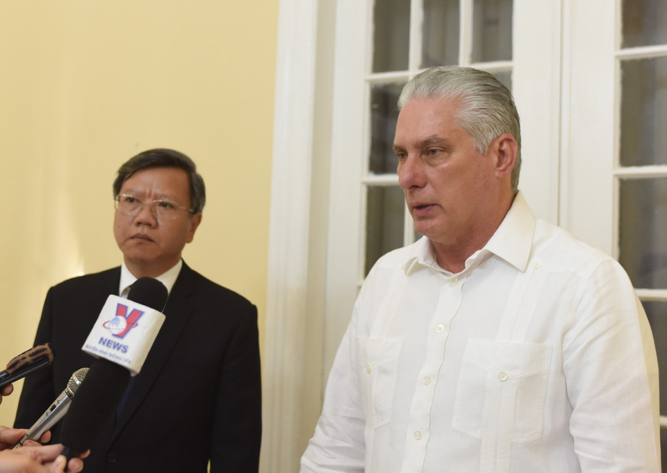 Bí thư thứ Nhất Ban Chấp hành Trung ương Đảng, Chủ tịch Cuba Miguel Díaz-Canel Bermúdez bày tỏ nỗi buồn trước sự mất mát to lớn của nhân dân Việt Nam. (Ảnh: Việt Hùng/TTXVN)