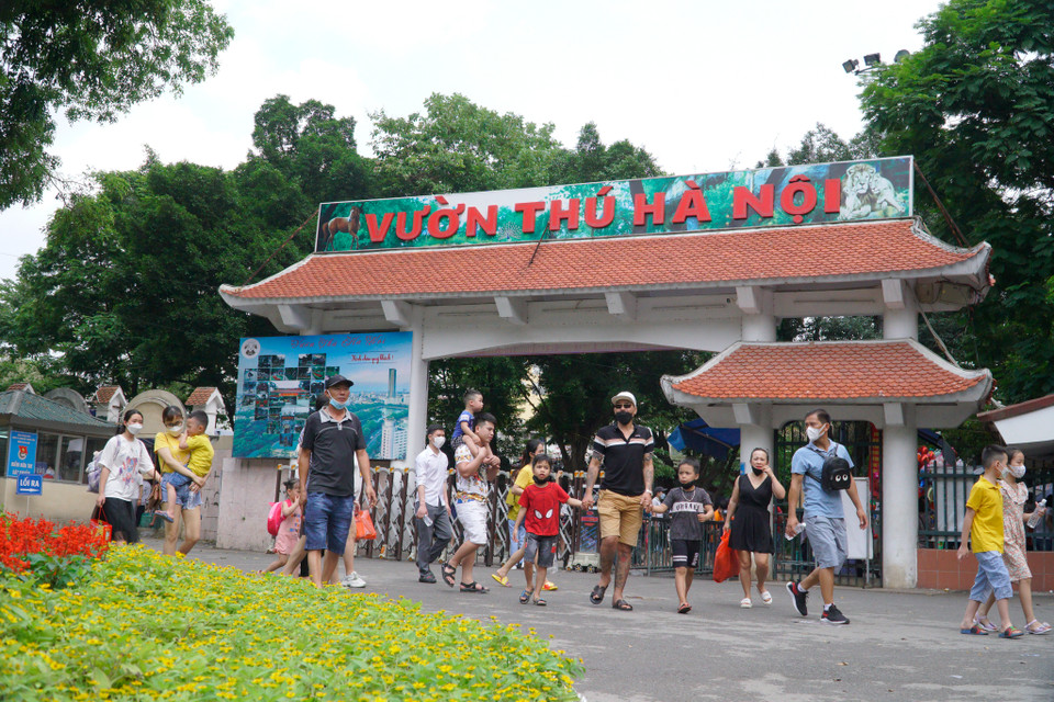 Hôm nay do là ngày nghỉ nên lượng khách đến đây tăng đột biến, gấp nhiều lần ngày thường. (Ảnh: Minh Hiếu/Vietnam+)