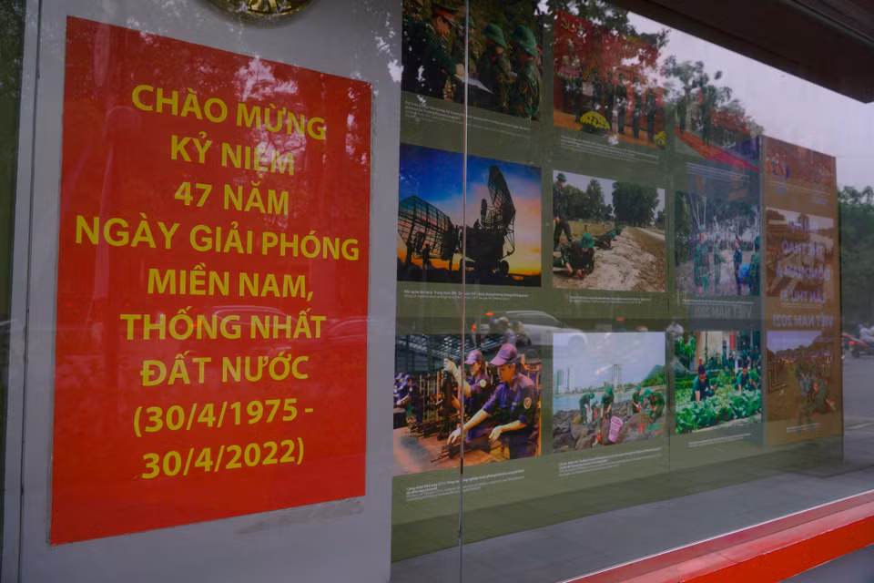 Hàng loạt các hình ảnh về sự phát triển kinh tế-xã hội của đất nước trong thời gian qua. (Ảnh: Minh Hiếu/Vietnam+)