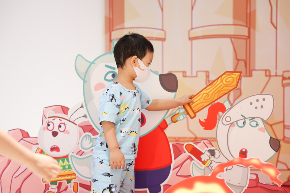 Khách hàng "nhí" đang trải nghiệm tại khu vui chơi. (Ảnh: Minh Hiếu/Vietnam+)