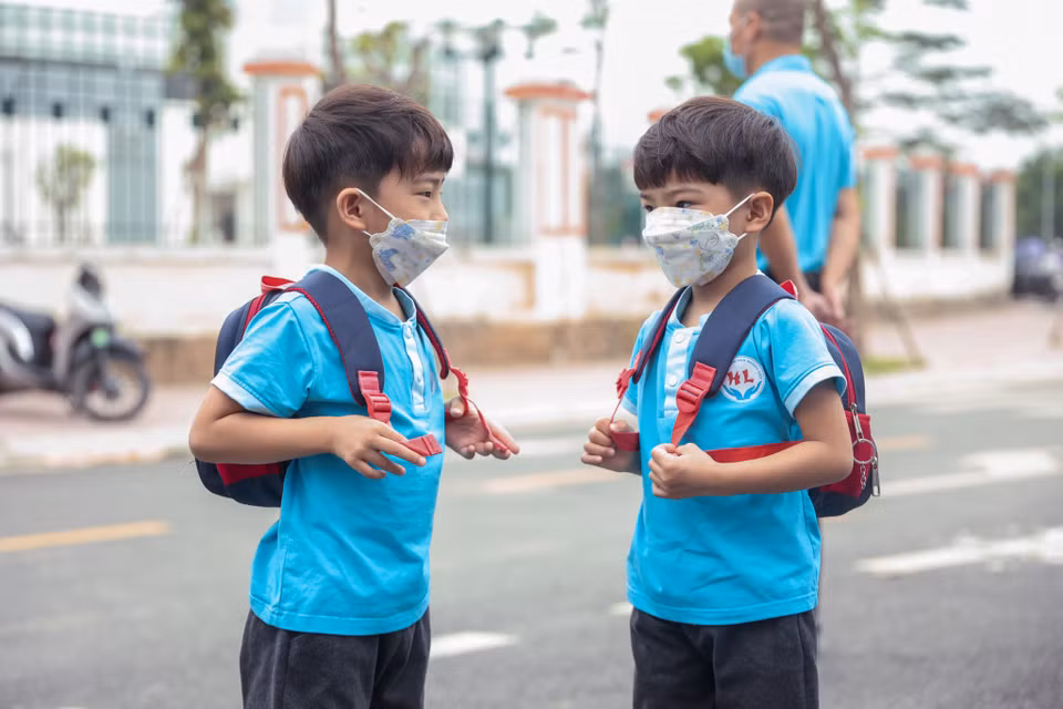 Các em học sinh đều háo hức sau gần một năm mới được quay trở lại trường. (Ảnh: Minh Hiếu/Vietnam+)