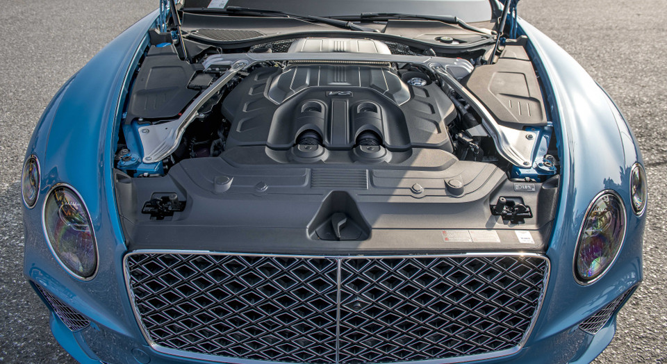 Trái tim của chiếc Bentley Continental GT Mulliner là khối động cơ khối động cơ V8 tăng áp kép 4L, cho phép tăng tốc 0 đến 100 km/h trong 4,0 giây trước khi đạt tốc độ tối đa là 318 km/h. (Ảnh nguồn: Bentley)