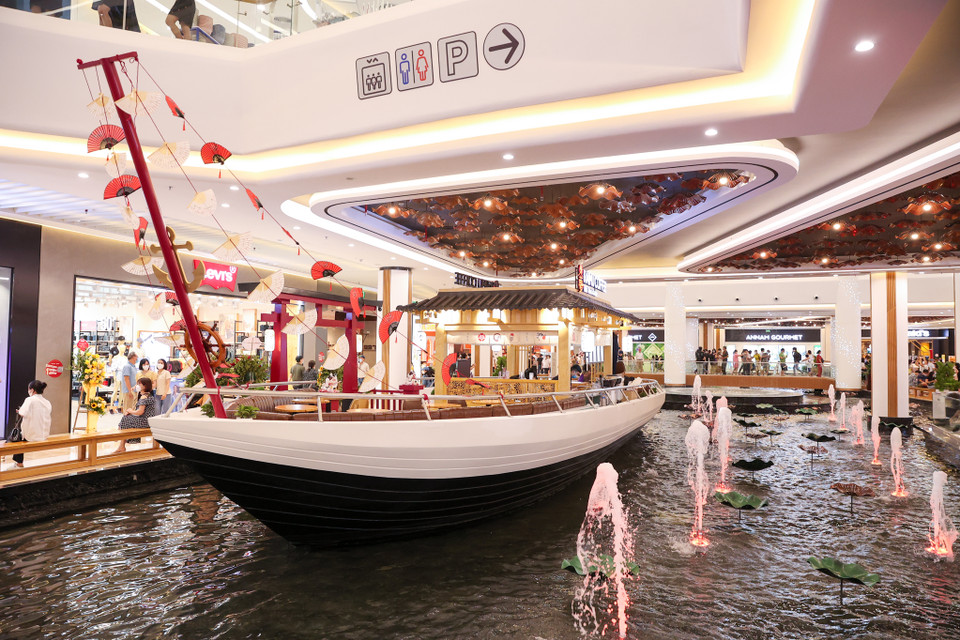 Nhà hàng ẩm thực nổi "trên sông"... (Ảnh: Minh Hiếu/Vietnam+)