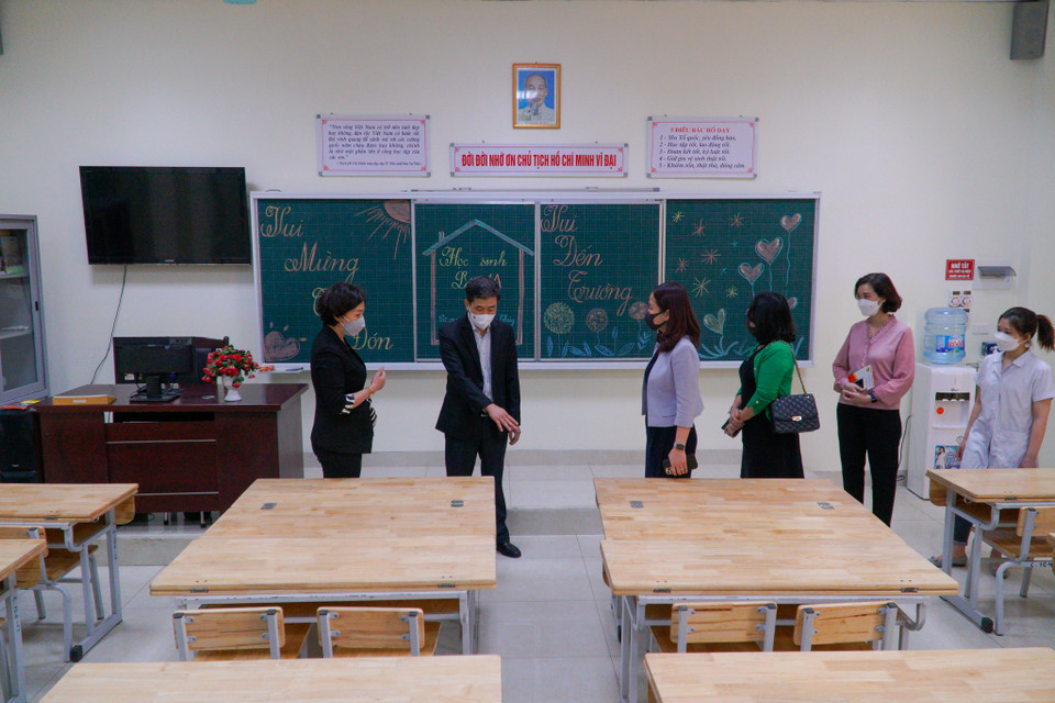 Bên cạnh đó, cô Liên cũng cho hay với những học sinh không thể đến trường, nhà trường cũng sẽ bố trí giáo viên dạy trực tuyến để đảm bảo chương trình học cho các em. (Ảnh: Minh Hiếu/Vietnam+)