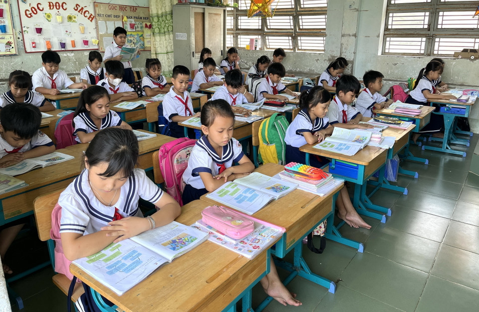 Xây dựng nông thôn mới ở xã Bình Hiệp, thị xã Kiến Tường giúp diện mạo nơi đây dần thay đổi, trong đó chất lượng giáo dục đào tạo được nâng lên. (Ảnh: Đức Hạnh/TTXVN)