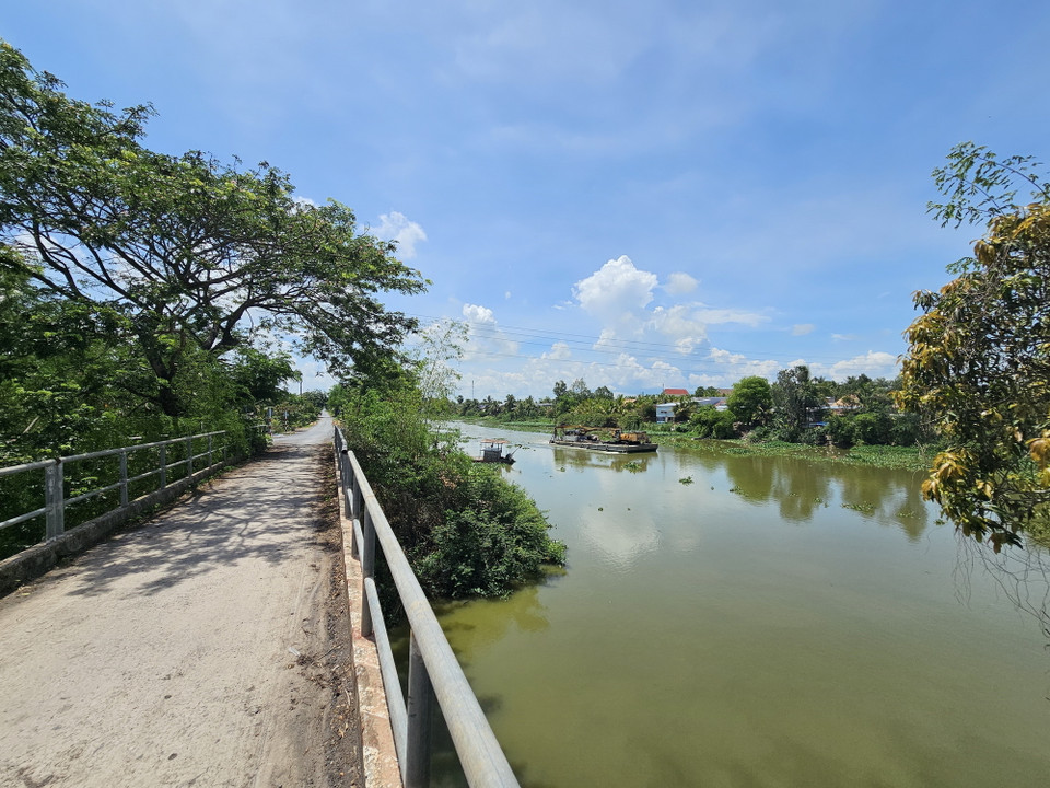 Kênh Trung ương là tuyến kênh quan trọng đưa nước ngọt về rửa phèn, đẩy mặn tại Đồng Tháp Mười. (Ảnh: Đức Hạnh/TTXVN)