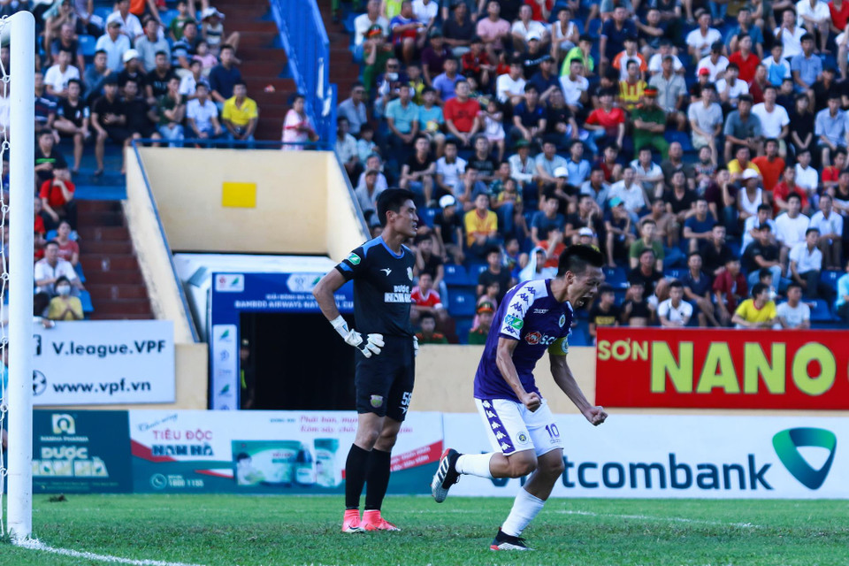 Trở lại sau chấn thương từ giữa tháng 6 vừa qua, đội trưởng Hà Nội FC nhanh chóng bắt kịp nhịp độ thi đấu và ngày càng chơi ấn tượng hơn. (Ảnh: Nguyên An/Vietnam+)