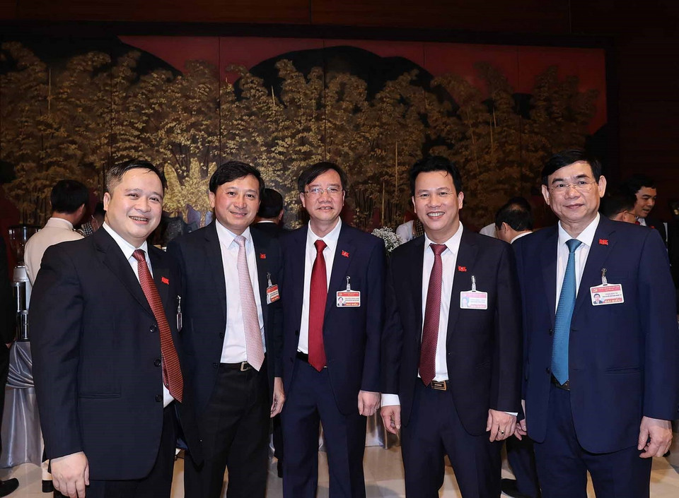 Các đại biểu tham dự phiên họp trù bị chụp ảnh chung. (Ảnh: TTXVN)