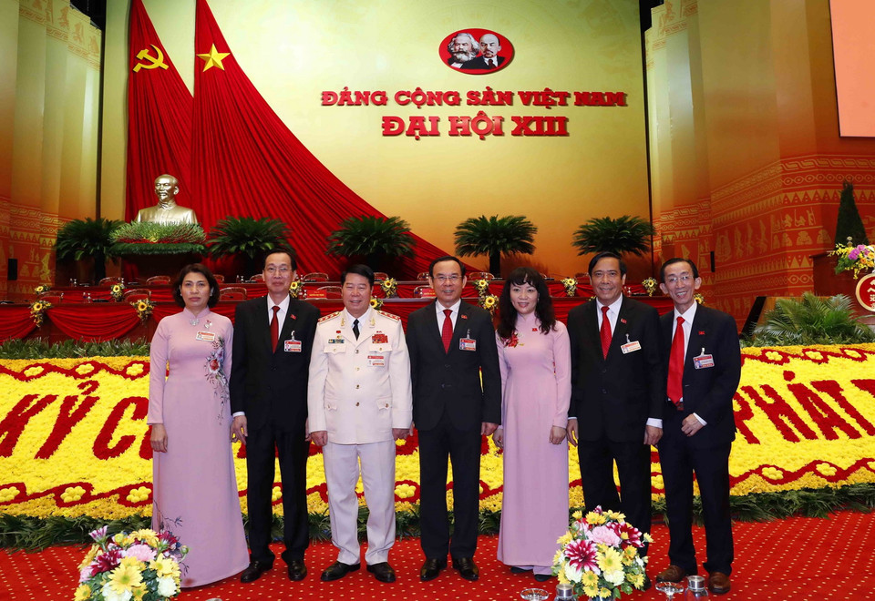 Các đại biểu chụp ảnh chung trước giờ khai mạc phiên họp trù bị. (Ảnh: TTXVN)