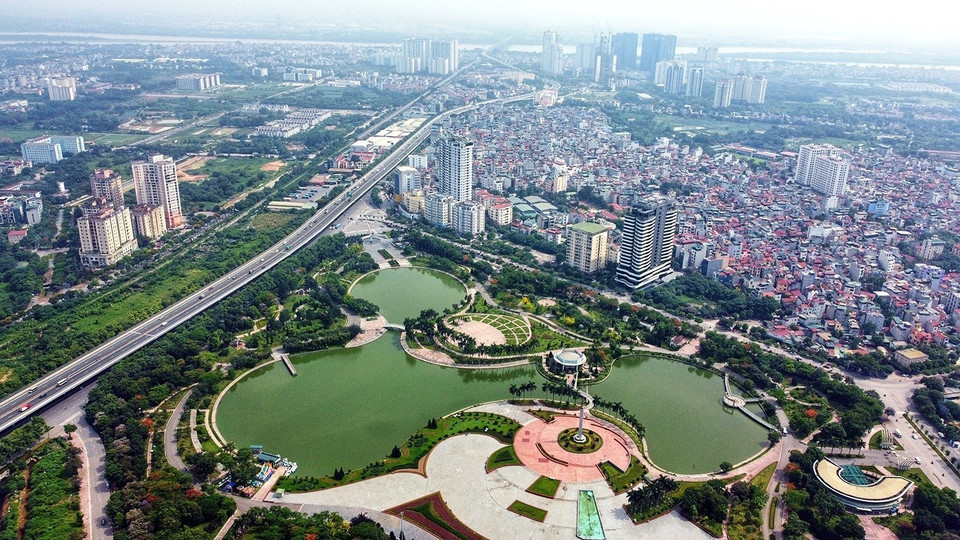 Hồ điều hòa Công viên Hòa Bình có diện tích hơn 5,4ha. (Ảnh: Huy Hùng/TTXVN)