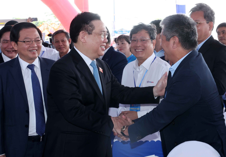 Chủ tịch Quốc hội Vương Đình Huệ và các đại biểu dự Lễ khánh thành Becamex VSIP Bình Định. (Ảnh: Nhan Sáng/TTXVN)