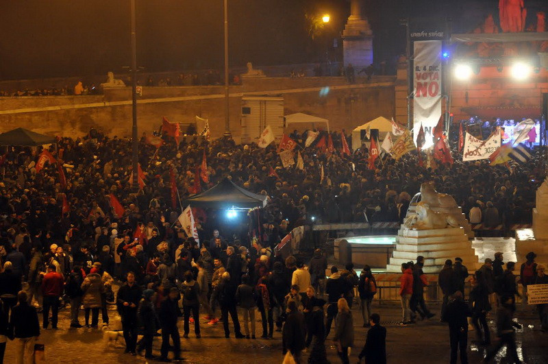 Đoàn biểu tình tập kết tại Quảng trường Nhân dân, điểm kết thúc biểu tình. (Ảnh: Ngự Bình/Vietnam+)