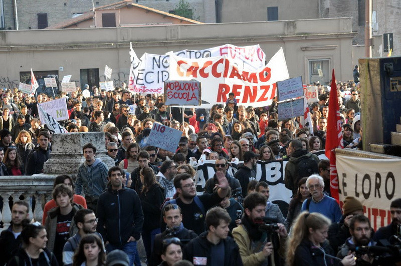 Đường phố Thủ đô Rome trở nên chật hẹp. (Ảnh: Ngự Bình/Vietnam+)