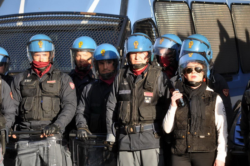 Cảnh giác cao độ. (Ảnh: Ngự Bình/Vietnam+)