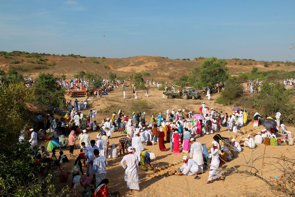 Khu nghĩa trang người Chăm (hay còn gọi là Động Đỏ) ở xã Phan Rí Thành, huyện Bắc Bình (Bình Thuận). (Ảnh: Nguyễn Thanh/TTXVN)
