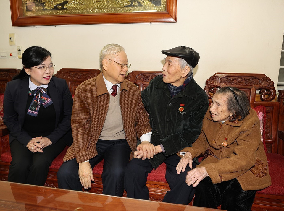 Ông Nguyễn Trung Lựu là cán bộ tiền khởi nghĩa, thương binh, Huy hiệu 75 năm tuổi Đảng. (Ảnh: Trí Dũng/TTXVN)