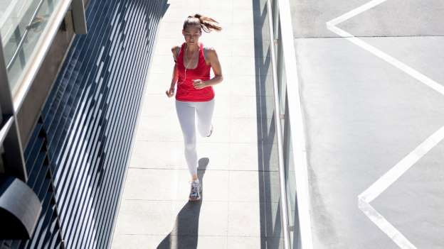 Tập thể thao ít nhất 20 phút mỗi ngày. (Nguồn: Getty)