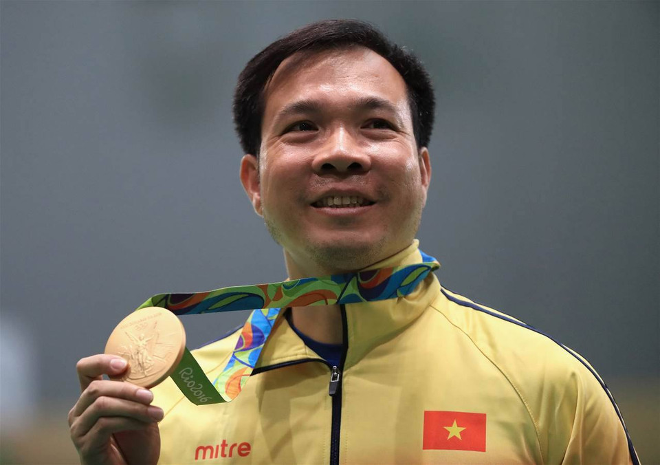 Ngày 6/8/2016: Xạ thủ Hoàng Xuân Vinh giành tấm HCV đầu tiên và phá kỷ lục Olympic nội dung 10m súng ngắn hơi nam tại Olympic Rio với thành tích 202,5 điểm. (Nguồn: TTXVN)