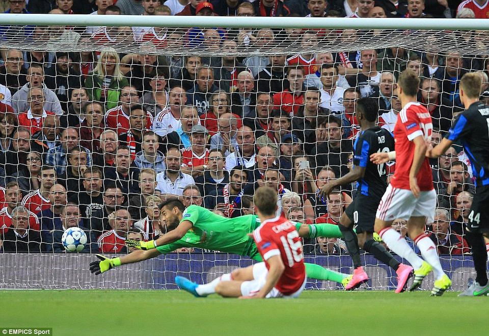 Ngay phút thứ 8, Manchester United đã nhận 'gáo nước lạnh.' (Nguồn: DM)