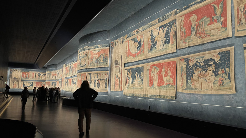 Ngày 24/5, tấm thảm dệt Ngày tận thế đã được Tổ chức Văn hóa, Khoa học và Giáo dục của Liên hợp quốc (UNESCO) đưa vào danh sách Ký ức của Thế giới. (Ảnh: Thu Hà/TTXVN)